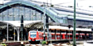 Co trzeba podłączyć do płyty głównej?