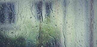 Co zrobić żeby szyba w kominku była czysta?