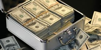 Ile zarabia początkujący barman?